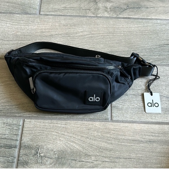 NWT ALO yoga Explorer Fanny pack - Picture 3 of 4